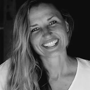 Nicola from Journal Cards supports teens, teenagers, and their parents on their journey through the transition to the teenage years